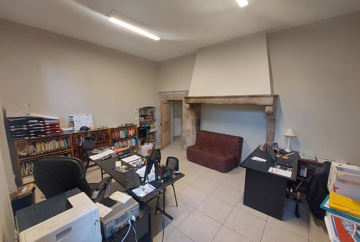 Appartement authentique en pierre au cœur de Montbrison, 82 m² 