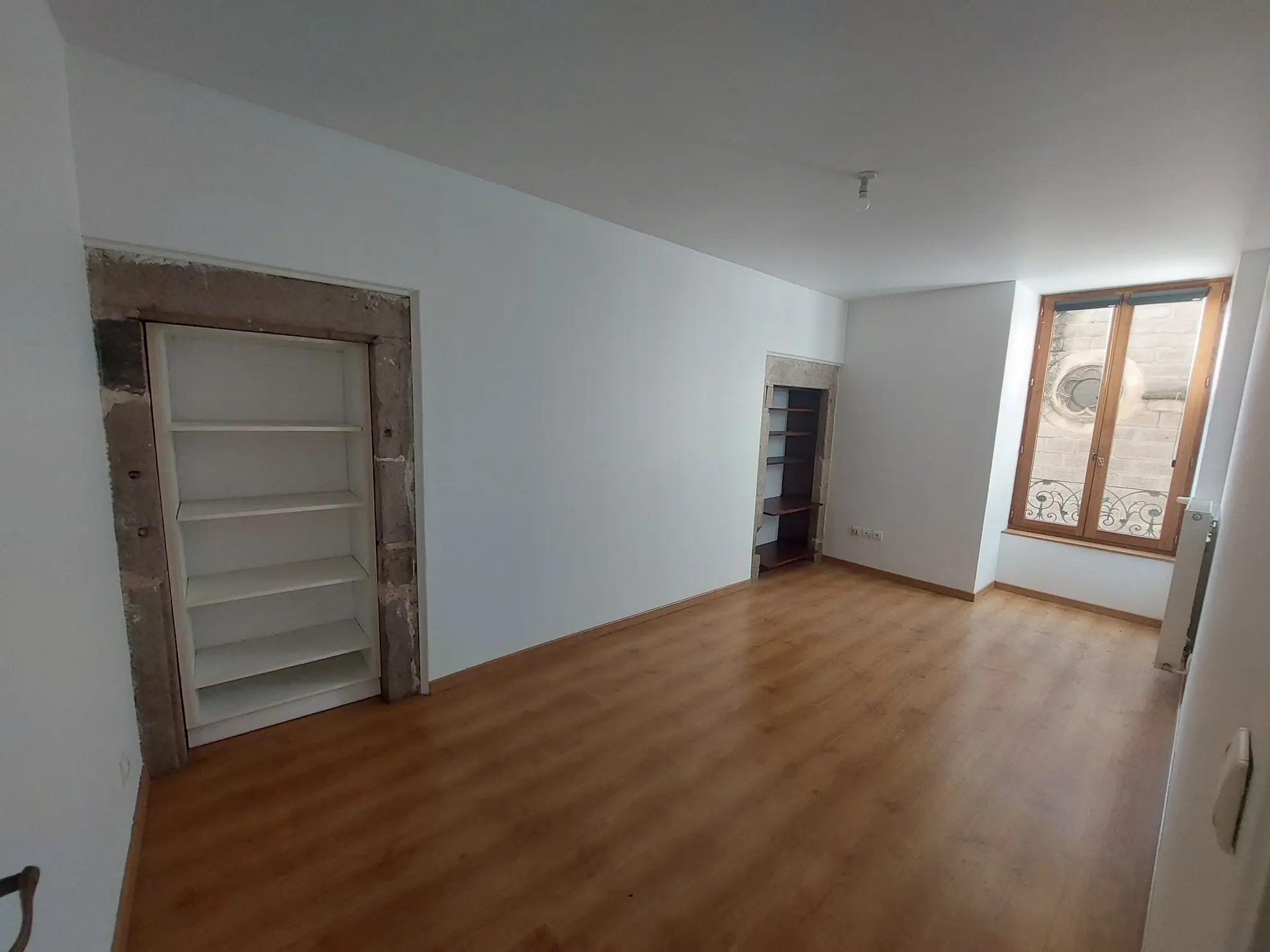 Appartement authentique en pierre au cœur de Montbrison, 82 m² 