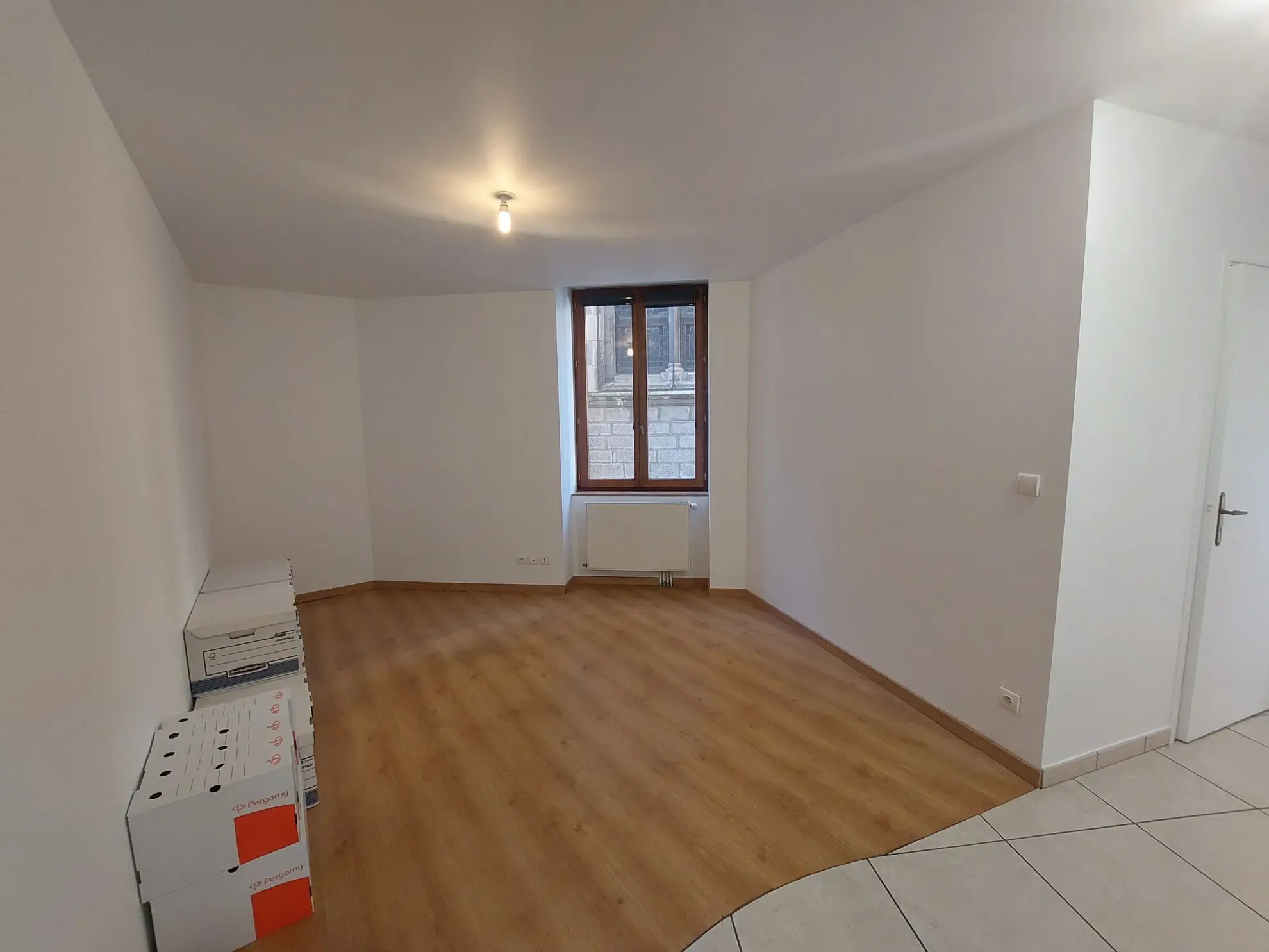 Appartement authentique en pierre au cœur de Montbrison, 82 m² 