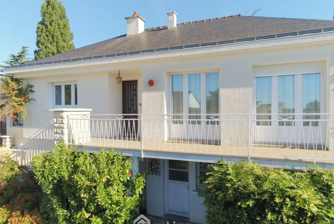 Maison spacieuse avec grands volumes et potentiel à Longué-Jumelles 