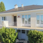Maison spacieuse avec grands volumes et potentiel à Longué-Jumelles
