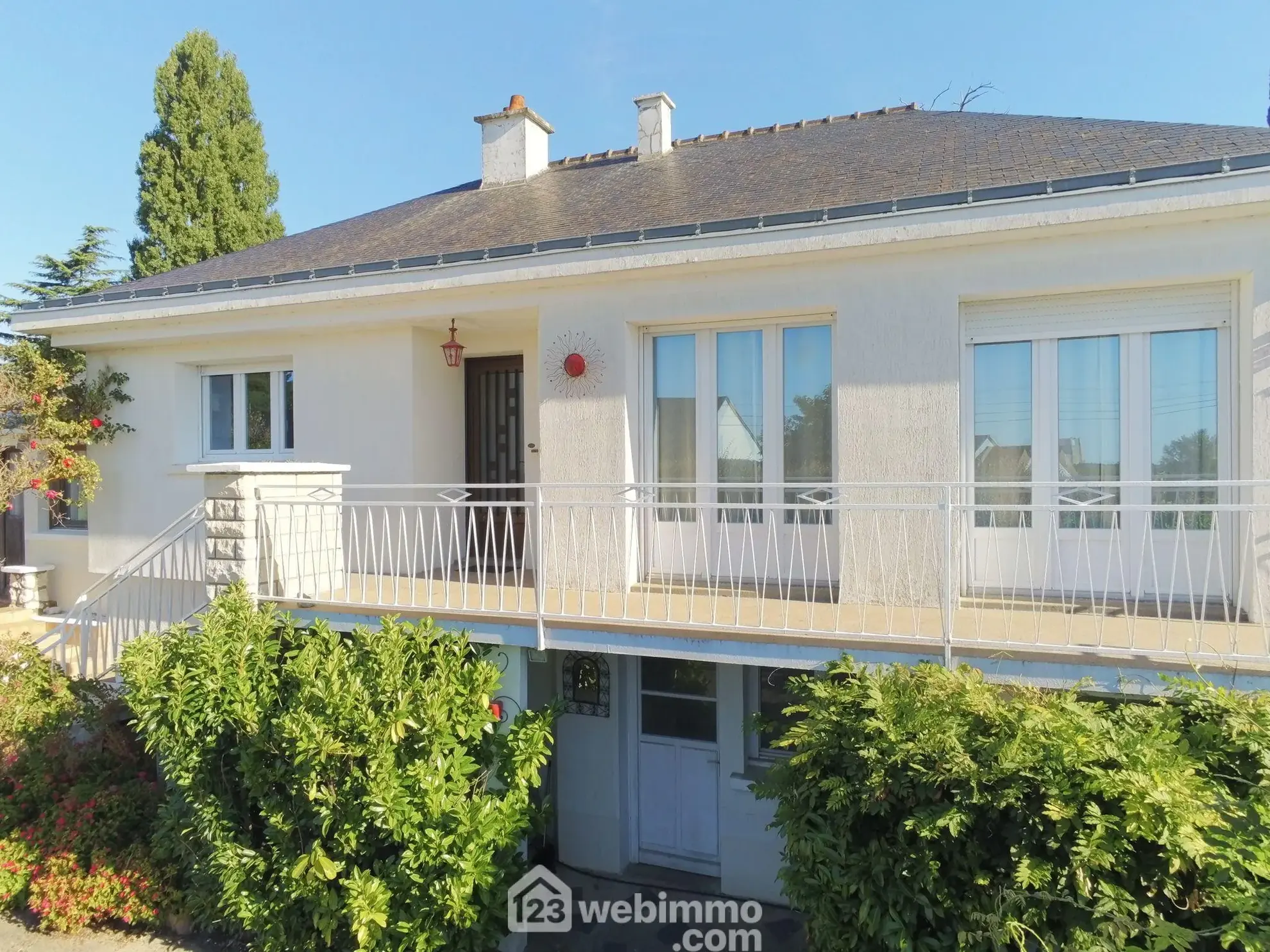 Maison spacieuse avec grands volumes et potentiel à Longué-Jumelles 
