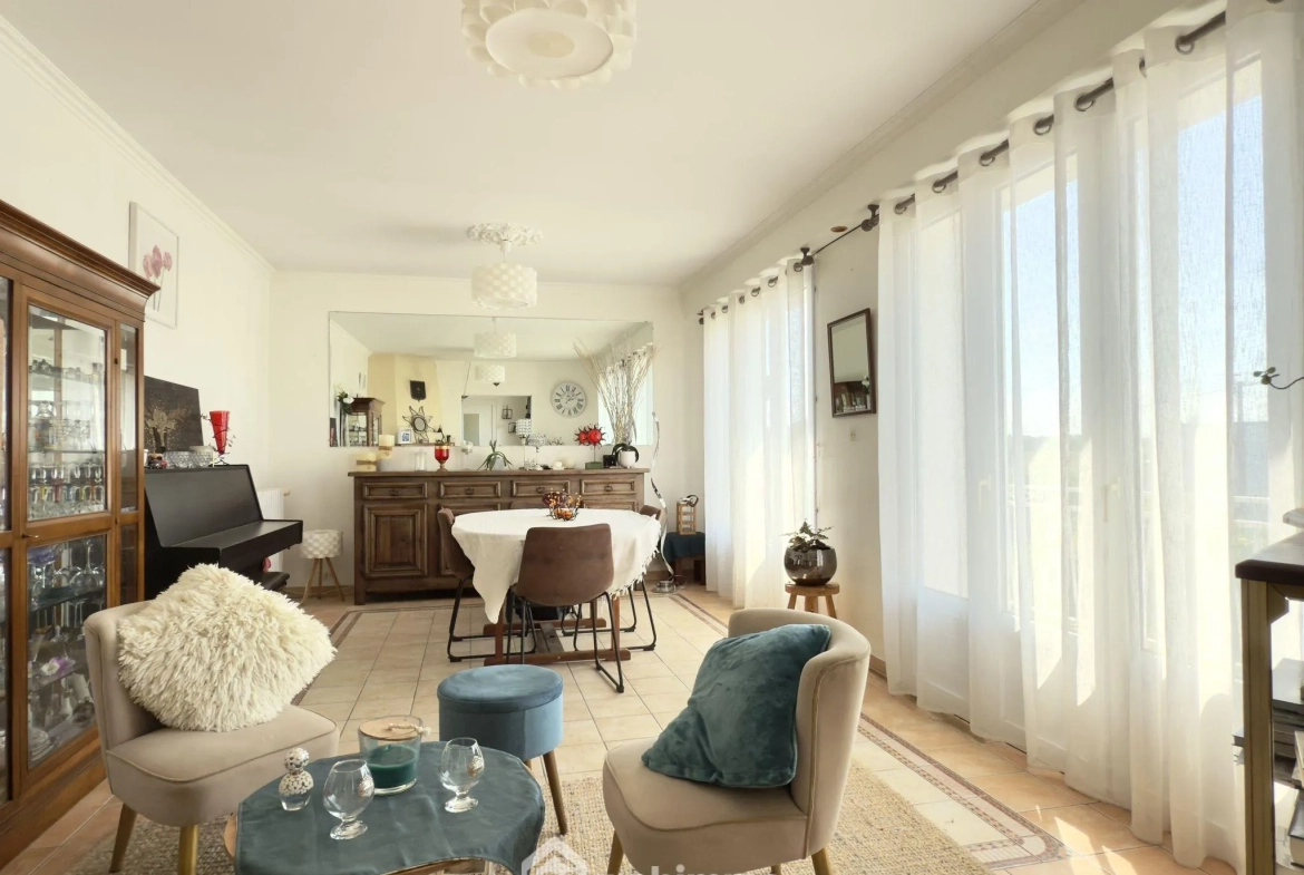 Maison spacieuse avec grands volumes et potentiel à Longué-Jumelles 