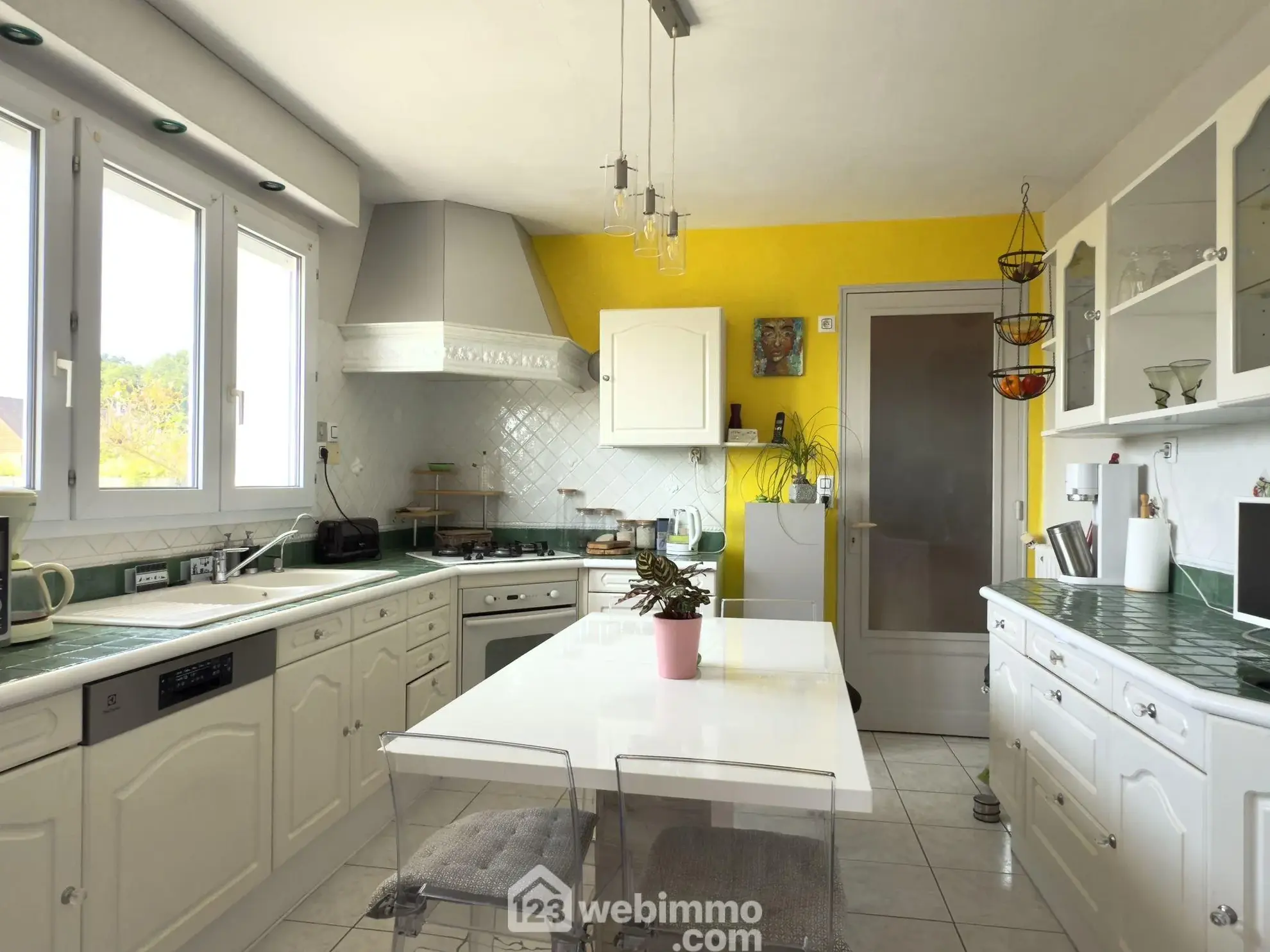 Maison spacieuse avec grands volumes et potentiel à Longué-Jumelles 