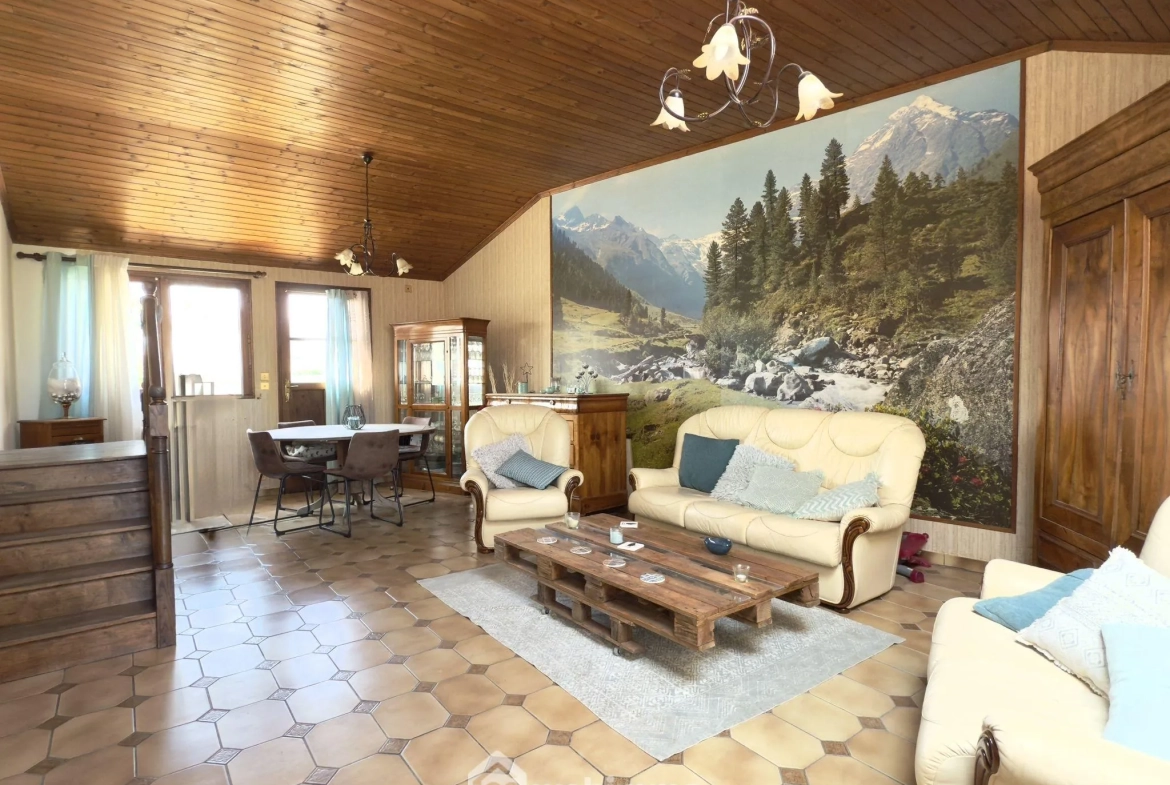 Maison spacieuse avec grands volumes et potentiel à Longué-Jumelles 