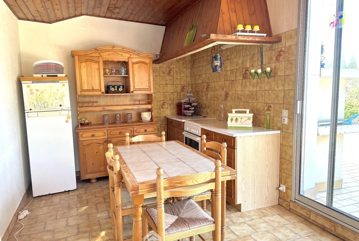 Maison spacieuse avec grands volumes et potentiel à Longué-Jumelles 