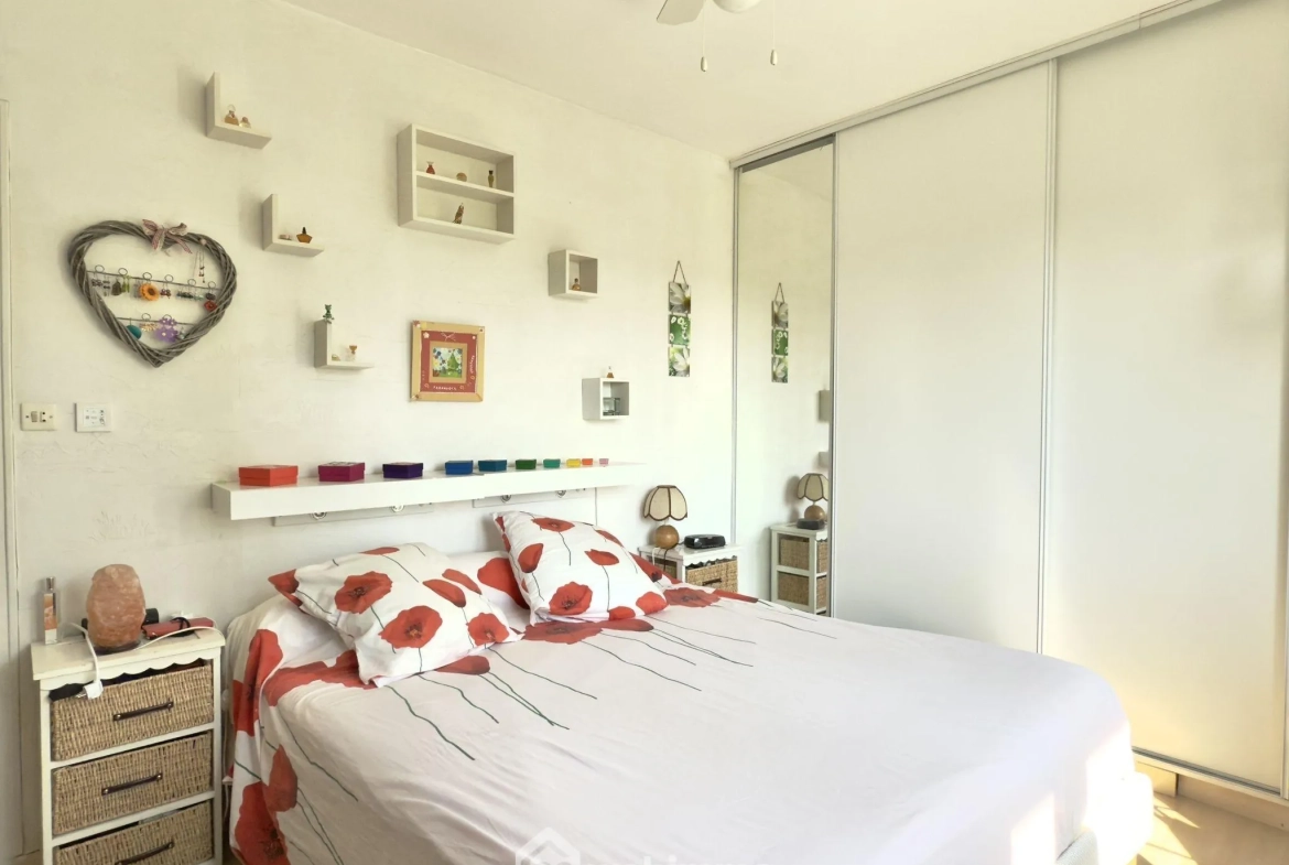 Maison spacieuse avec grands volumes et potentiel à Longué-Jumelles 