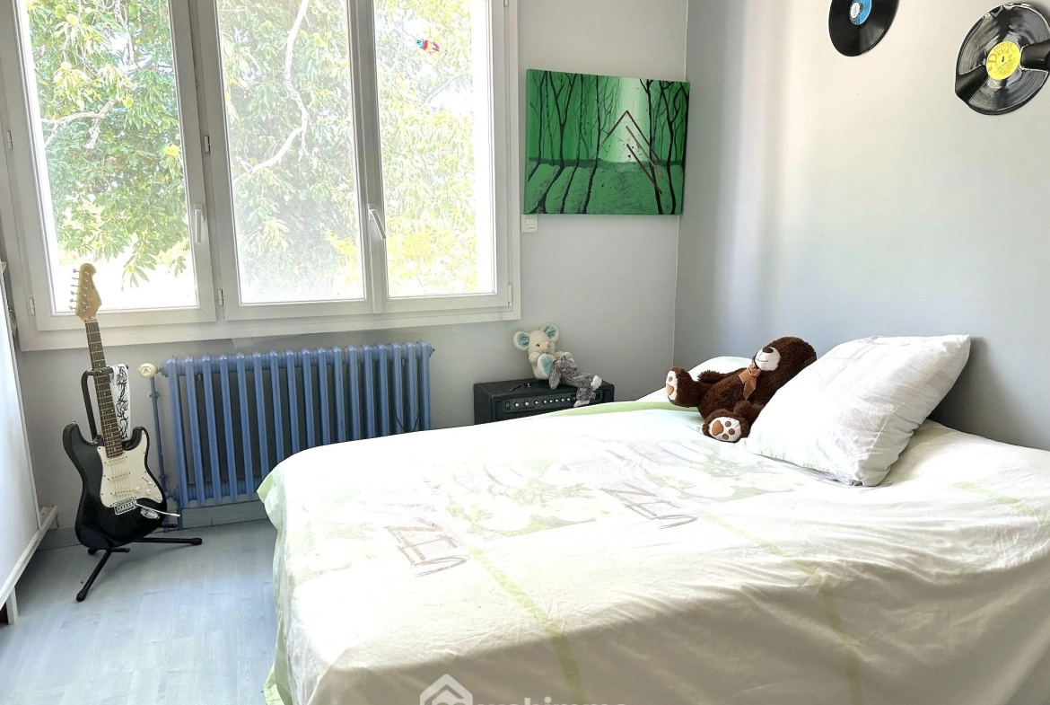 Maison spacieuse avec grands volumes et potentiel à Longué-Jumelles 