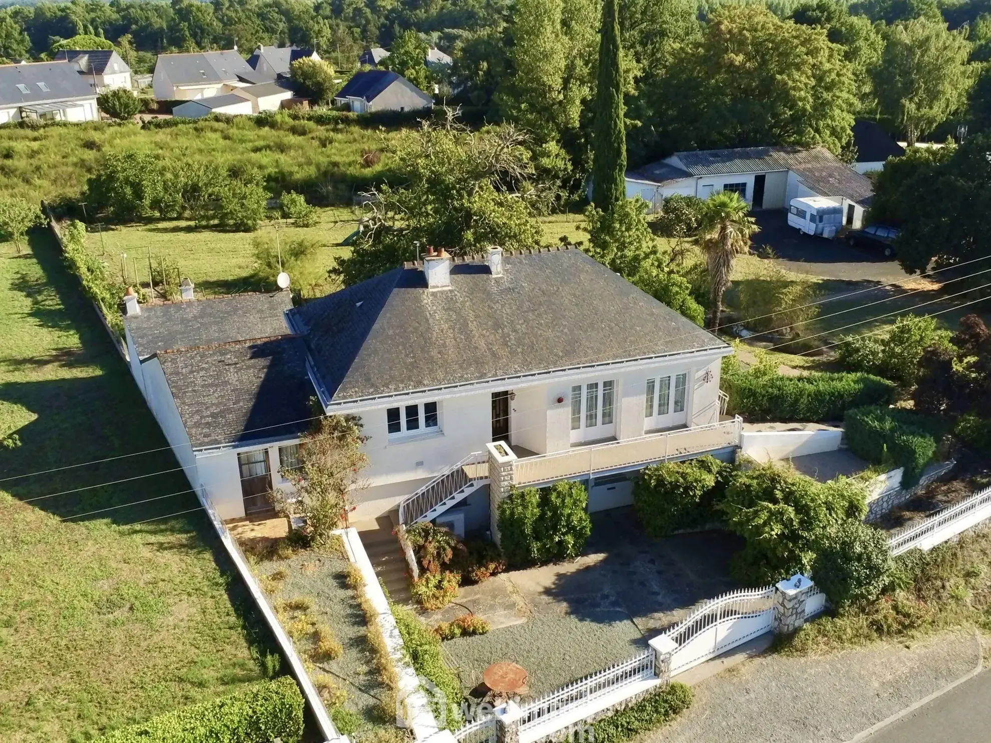 Maison spacieuse avec grands volumes et potentiel à Longué-Jumelles 