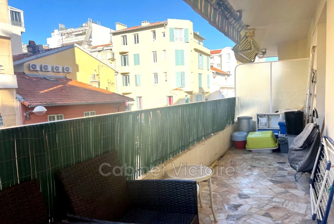 Appartement 1 pièce à Nice avec terrasse proche plages et commodités 