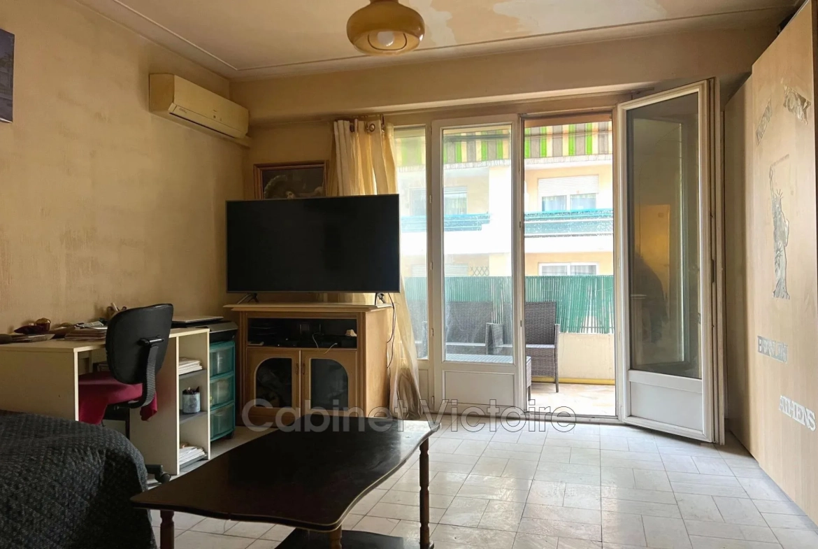 Appartement 1 pièce à Nice avec terrasse proche plages et commodités 