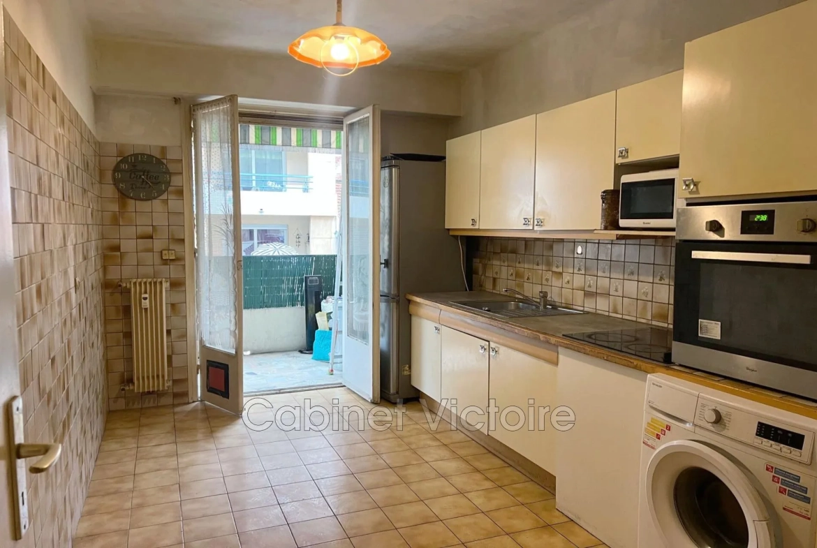 Appartement 1 pièce à Nice avec terrasse proche plages et commodités 