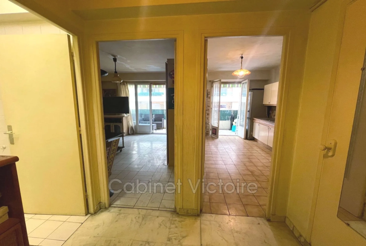 Appartement 1 pièce à Nice avec terrasse proche plages et commodités 
