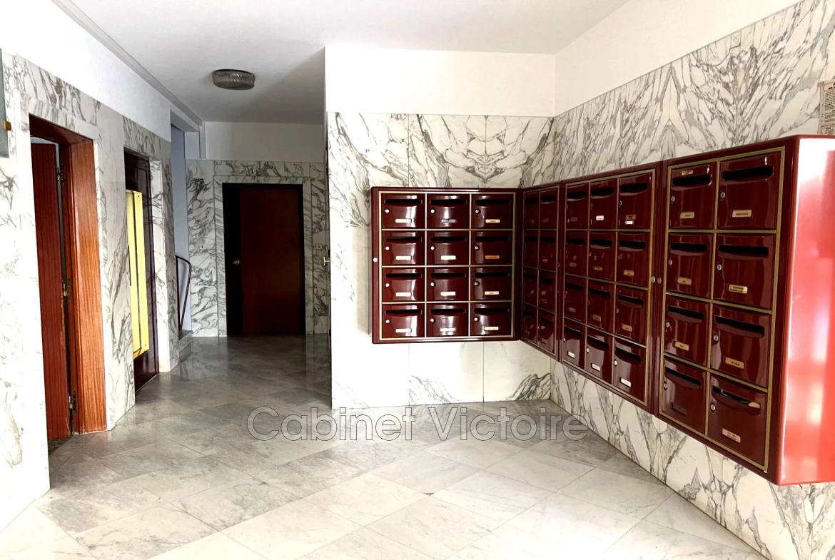 Appartement 1 pièce à Nice avec terrasse proche plages et commodités 