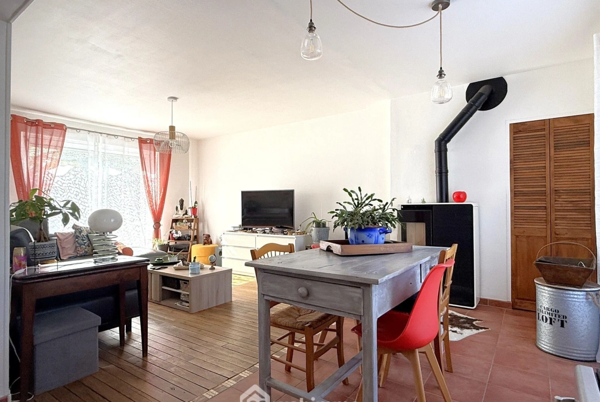 Maison à vendre de 85 m² avec garage et terrasse à Poitiers, quartier calme 