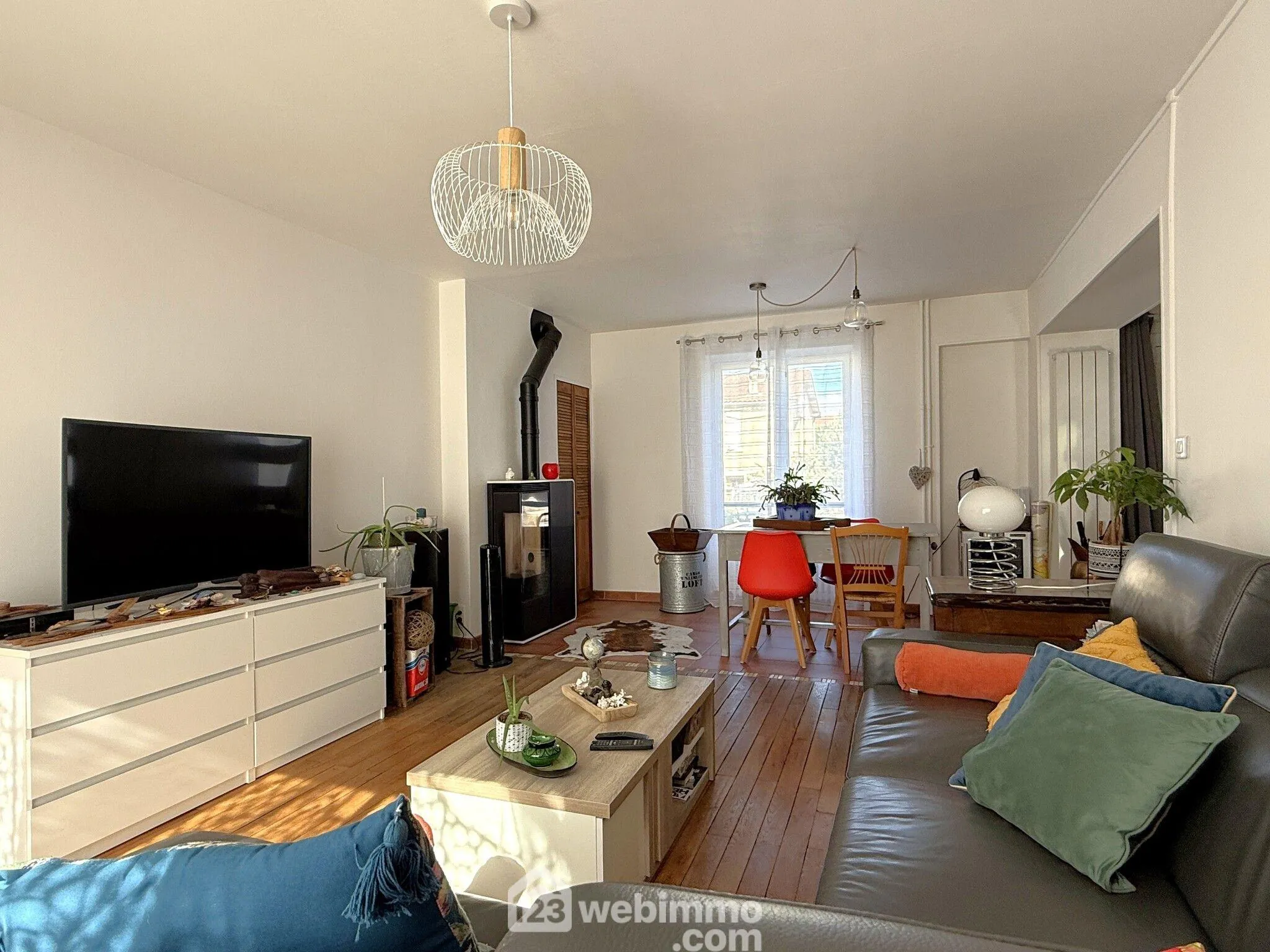 Maison à vendre de 85 m² avec garage et terrasse à Poitiers, quartier calme 