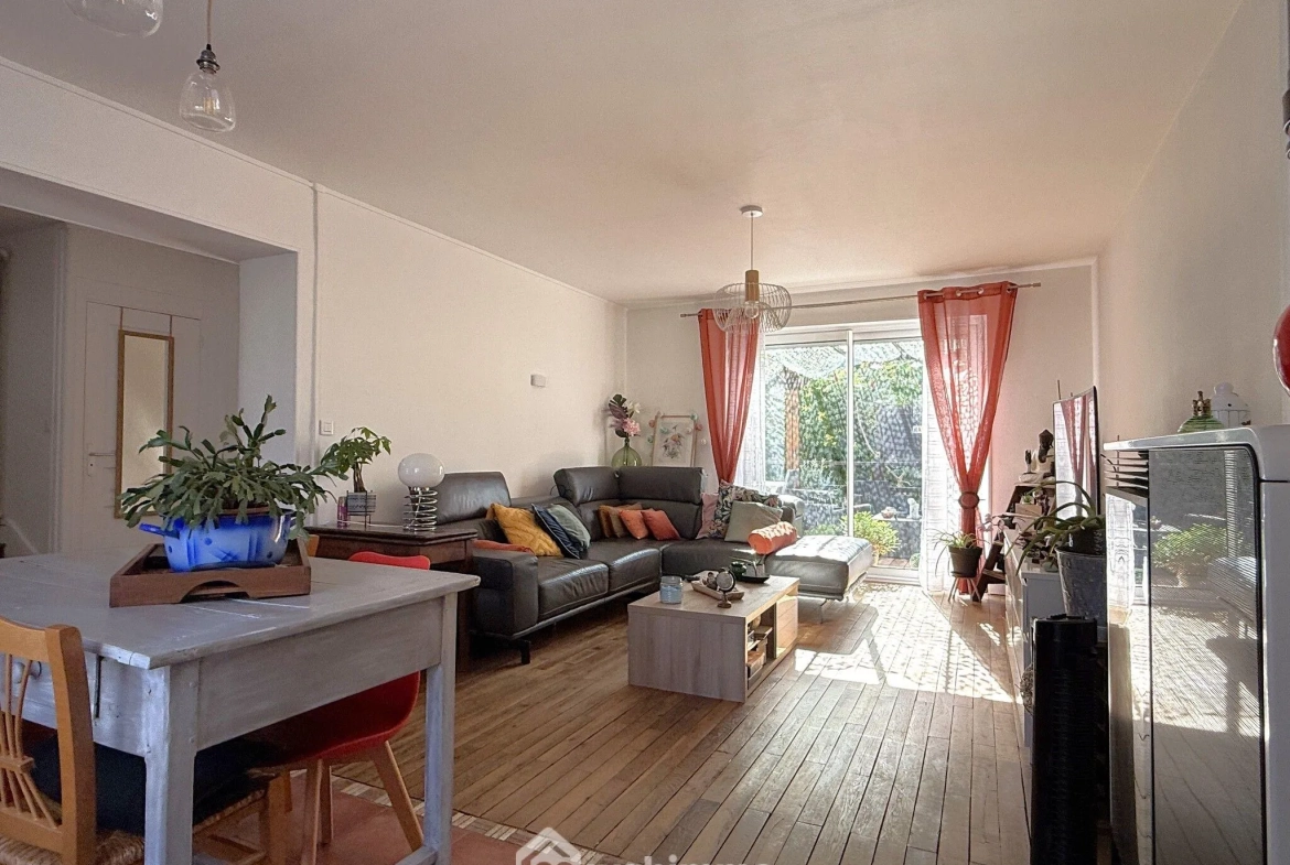 Maison à vendre de 85 m² avec garage et terrasse à Poitiers, quartier calme 