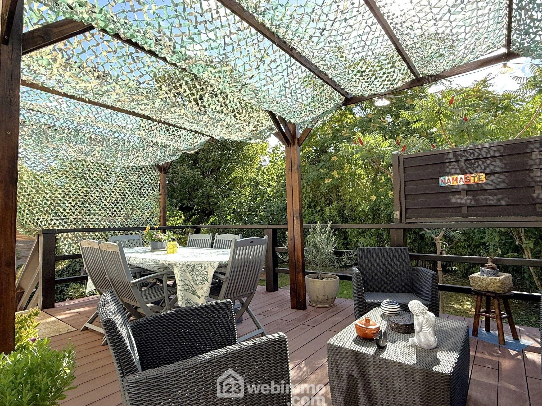 Maison à vendre de 85 m² avec garage et terrasse à Poitiers, quartier calme 