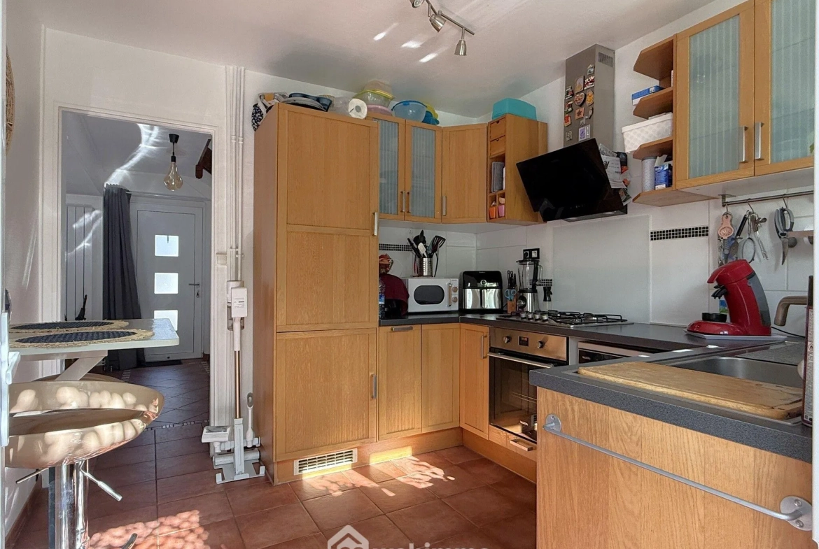 Maison à vendre de 85 m² avec garage et terrasse à Poitiers, quartier calme 