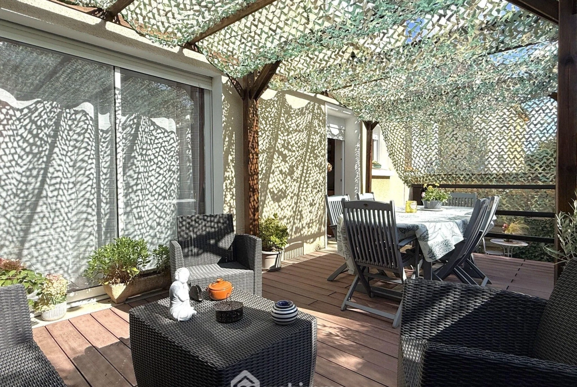 Maison à vendre de 85 m² avec garage et terrasse à Poitiers, quartier calme 