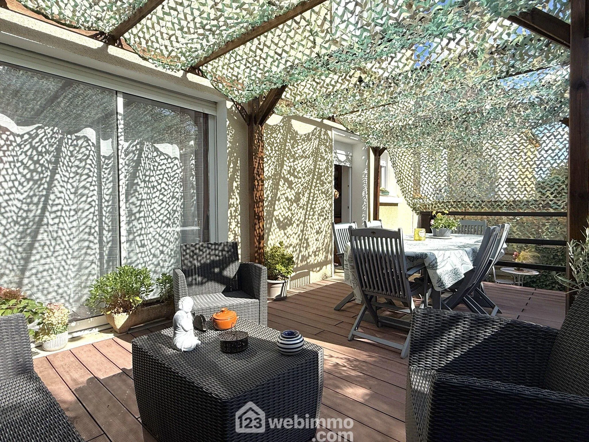 Maison à vendre de 85 m² avec garage et terrasse à Poitiers, quartier calme 