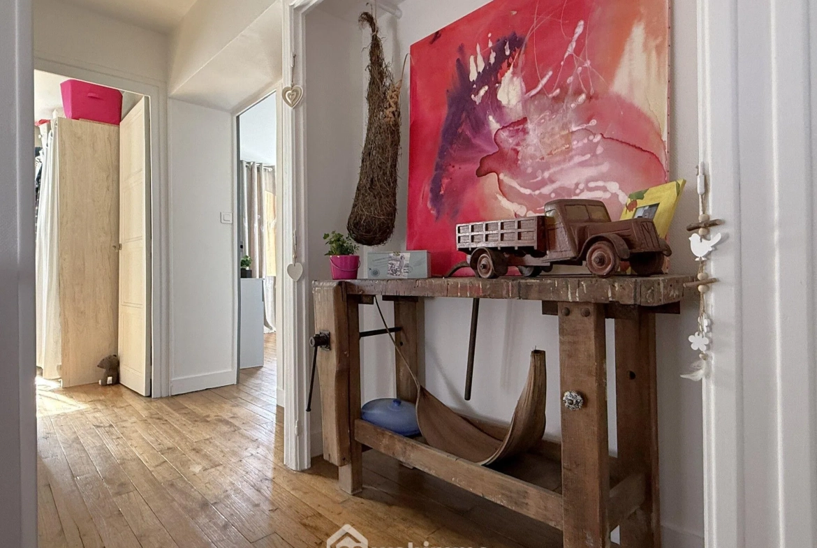 Maison à vendre de 85 m² avec garage et terrasse à Poitiers, quartier calme 