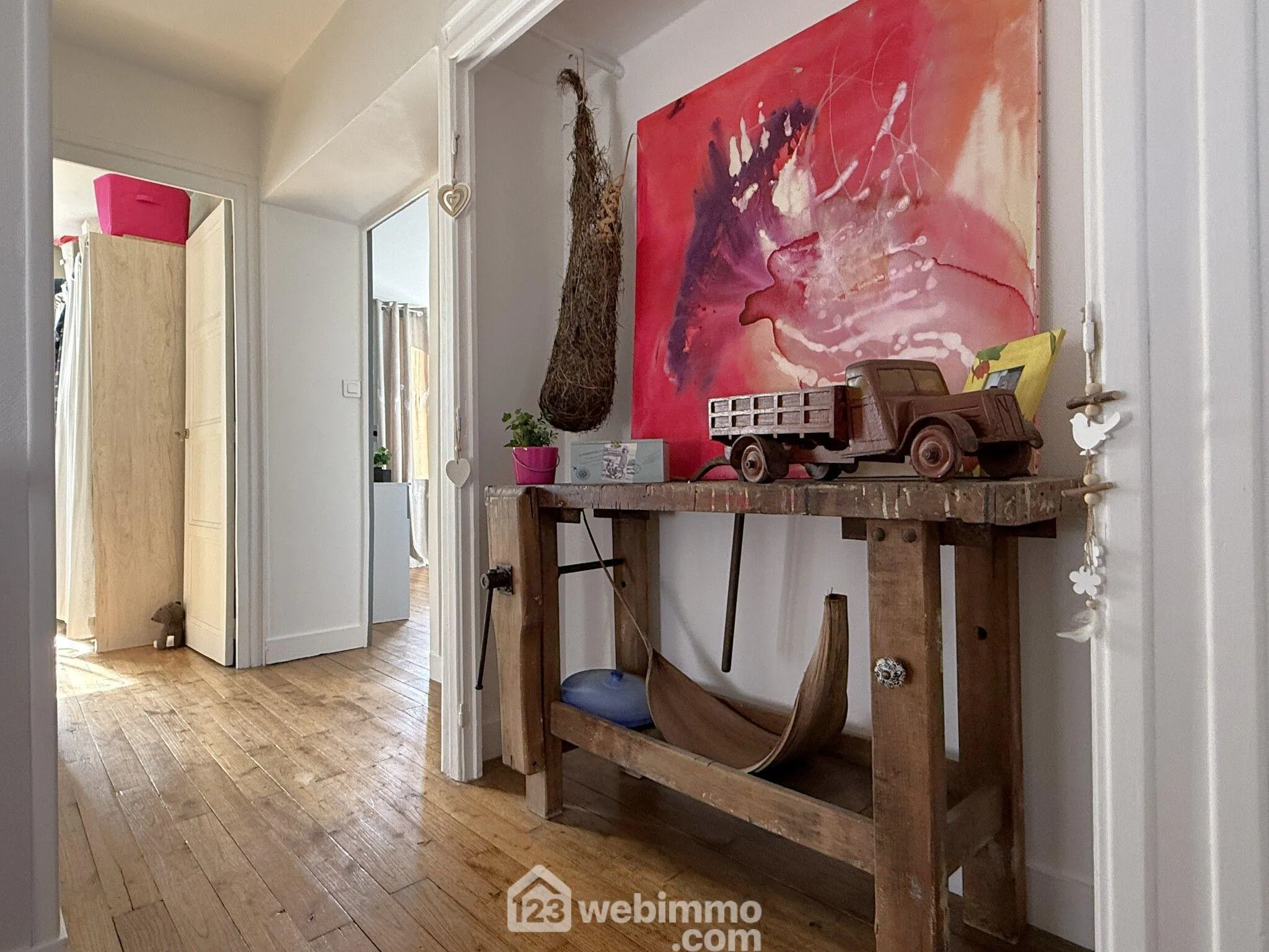 Maison à vendre de 85 m² avec garage et terrasse à Poitiers, quartier calme 