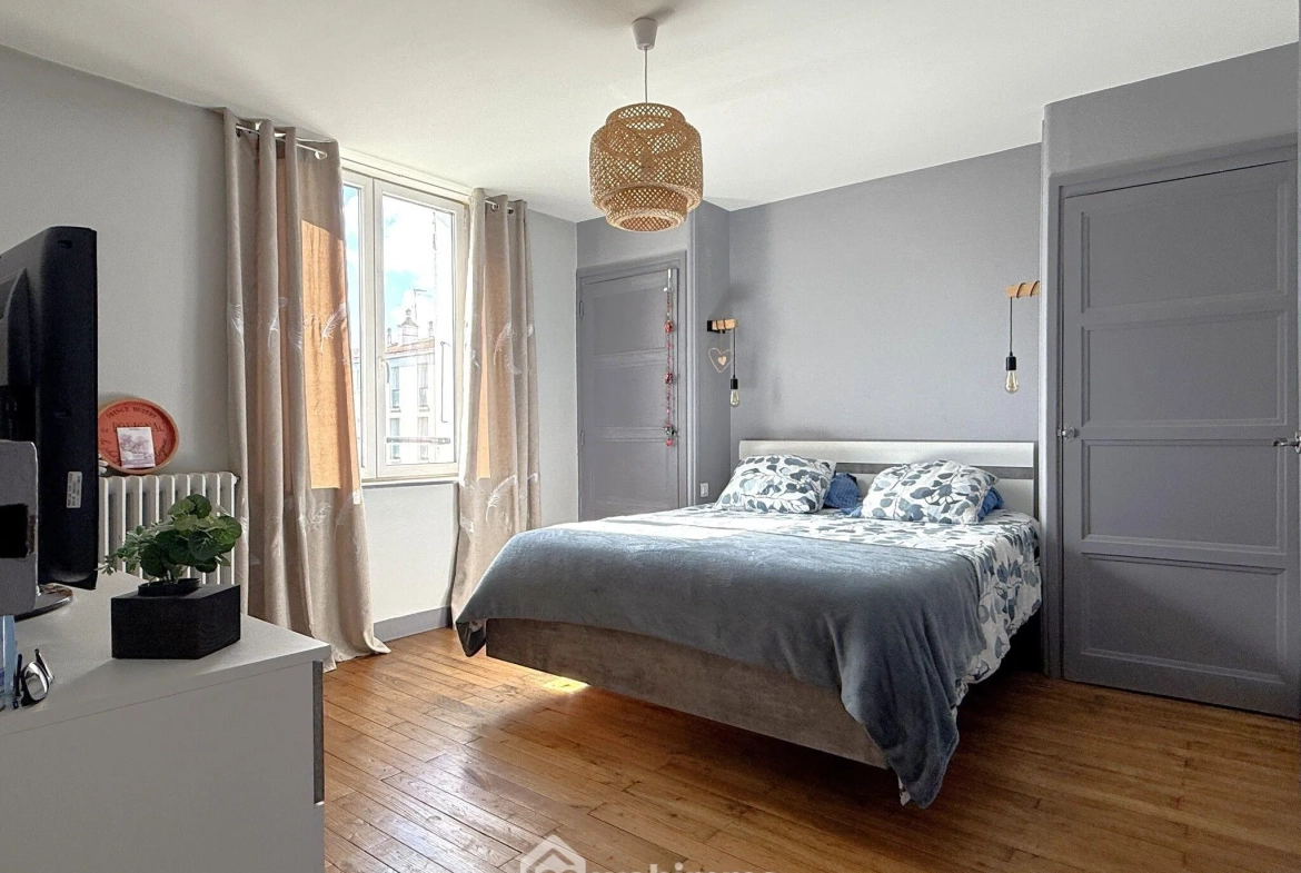Maison à vendre de 85 m² avec garage et terrasse à Poitiers, quartier calme 