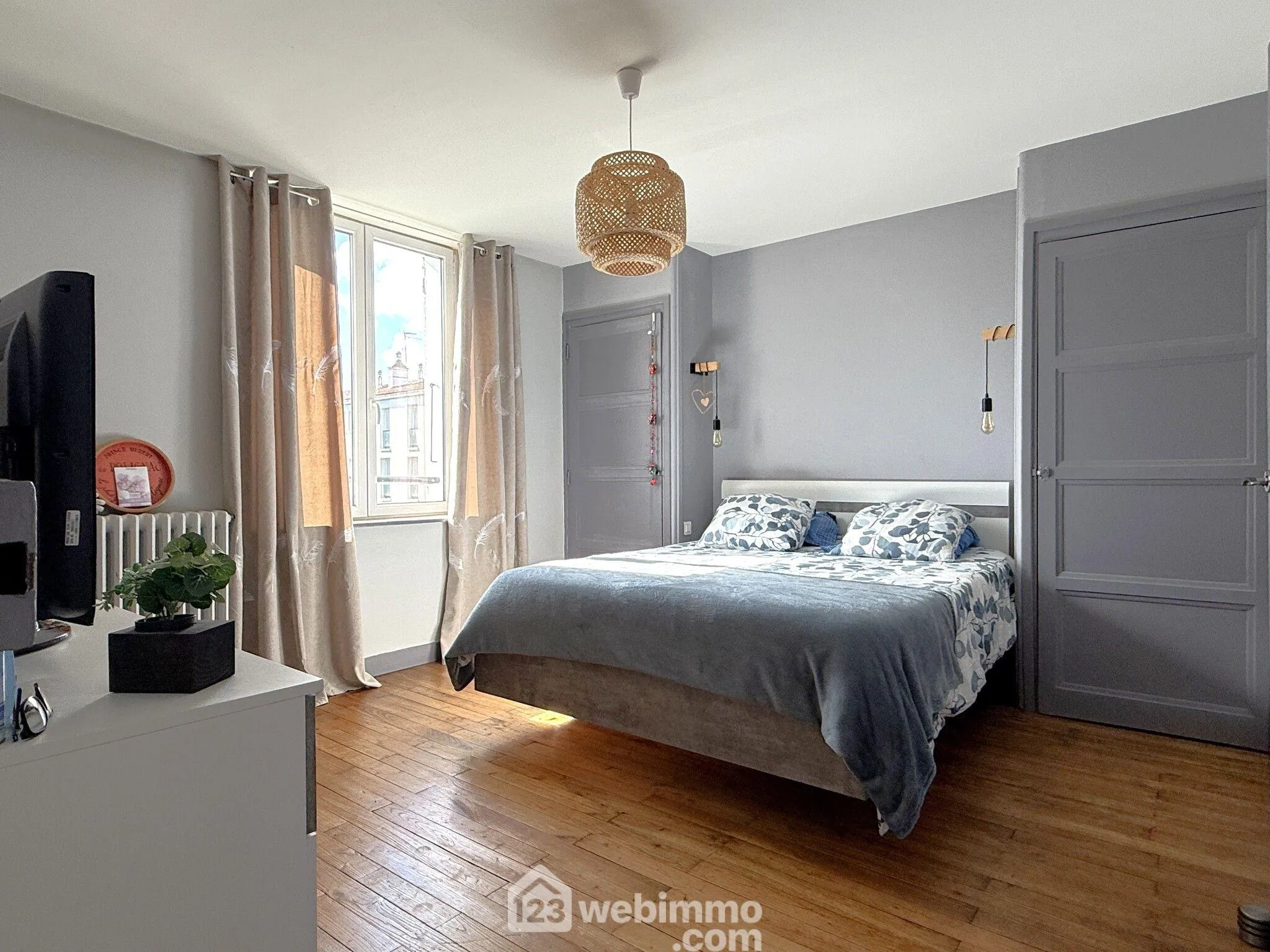 Maison à vendre de 85 m² avec garage et terrasse à Poitiers, quartier calme 