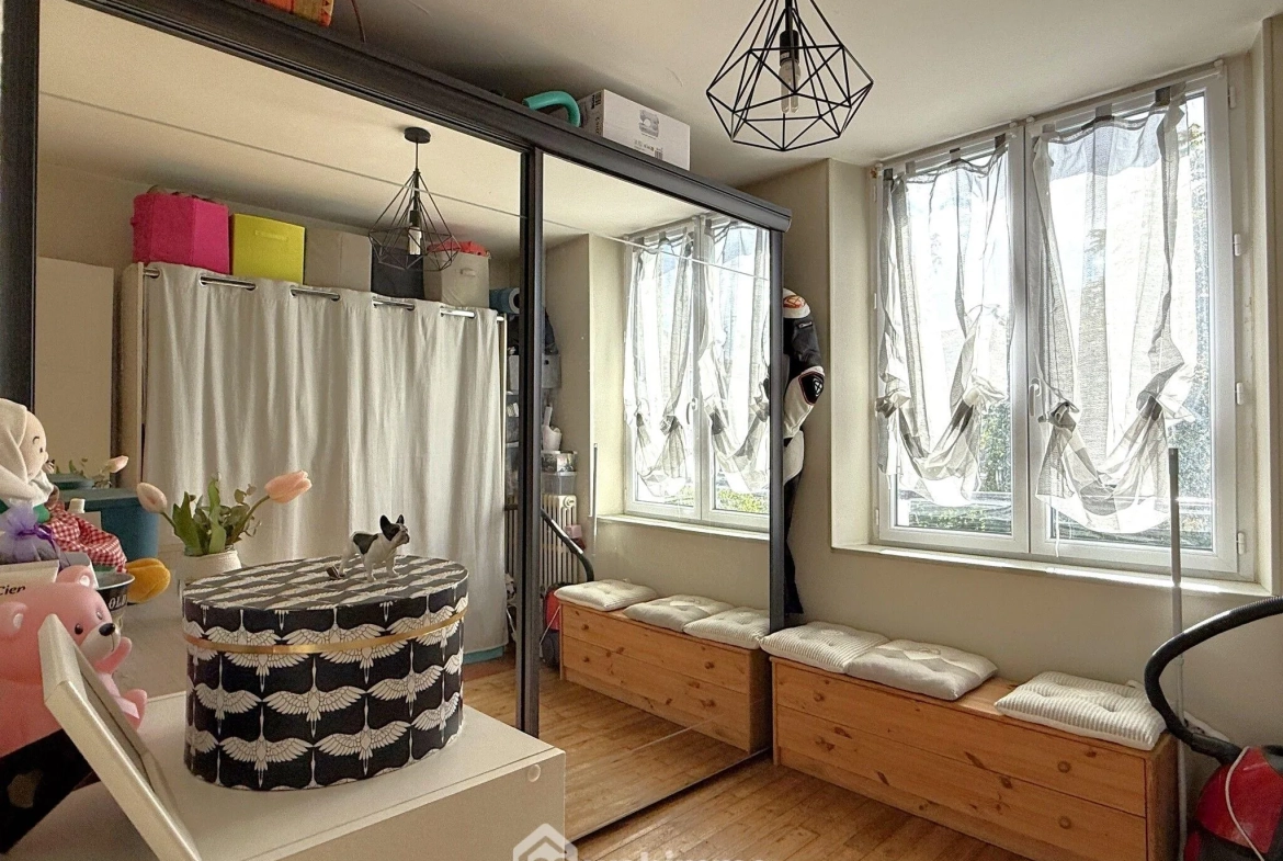 Maison à vendre de 85 m² avec garage et terrasse à Poitiers, quartier calme 