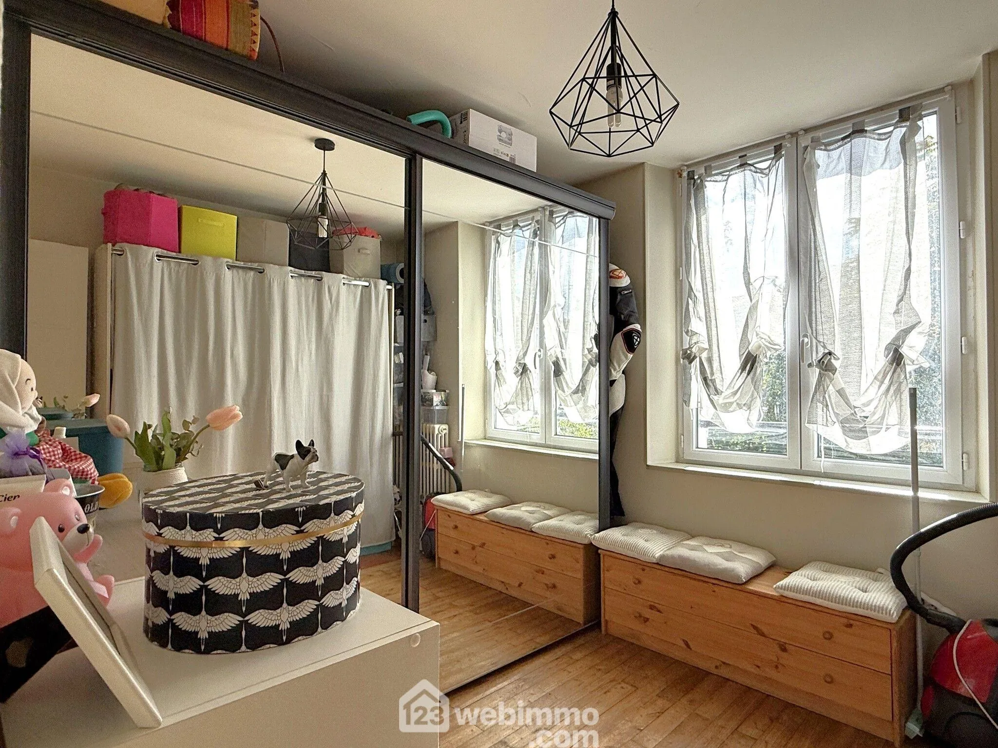 Maison à vendre de 85 m² avec garage et terrasse à Poitiers, quartier calme 