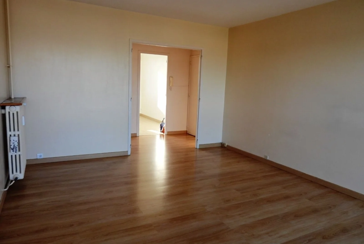 À Fécamp, appartement 2 chambres avec balcon, cave et ascenseur 