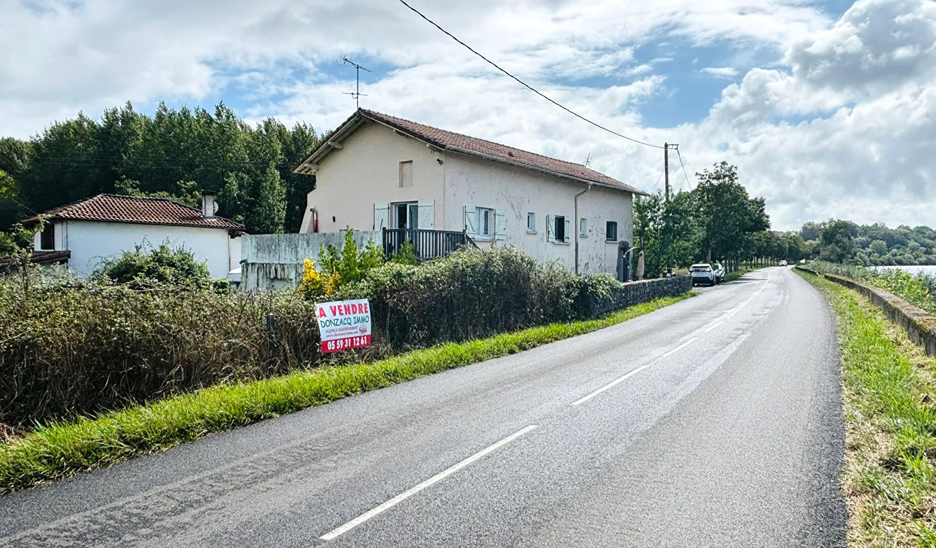 Maison ancienne à Urt avec grande parcelle et potentiel locatif à saisir 
