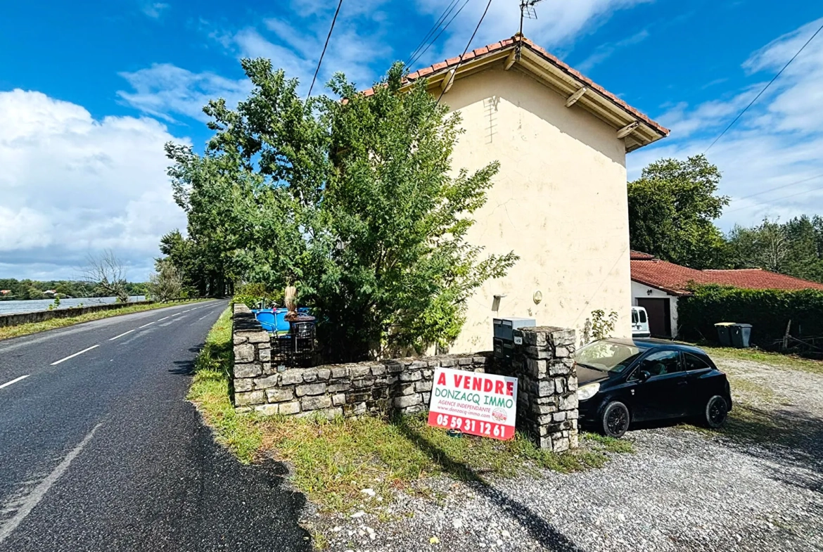 Maison ancienne à Urt avec grande parcelle et potentiel locatif à saisir 