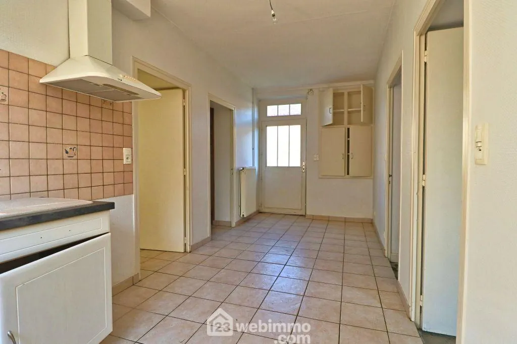 Ensemble immobilier de 2 maisons avec dépendances à Payré, proximité Poitiers 