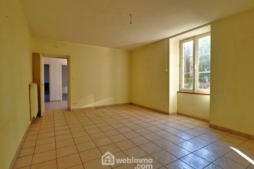 Ensemble immobilier de 2 maisons avec dépendances à Payré, proximité Poitiers 