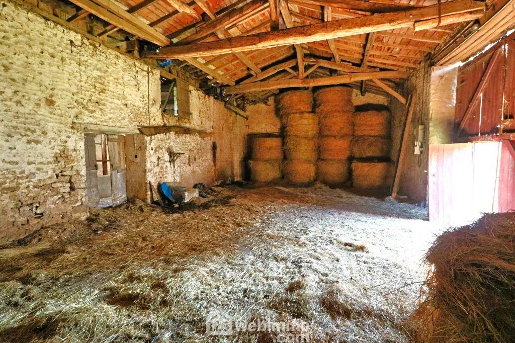 Ensemble immobilier de 2 maisons avec dépendances à Payré, proximité Poitiers 