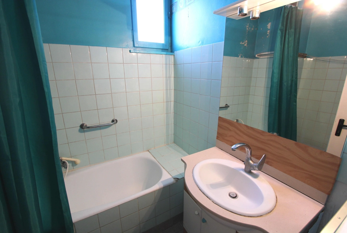 Appartement T3 à Ville La Grand avec balcon, cave et parking 