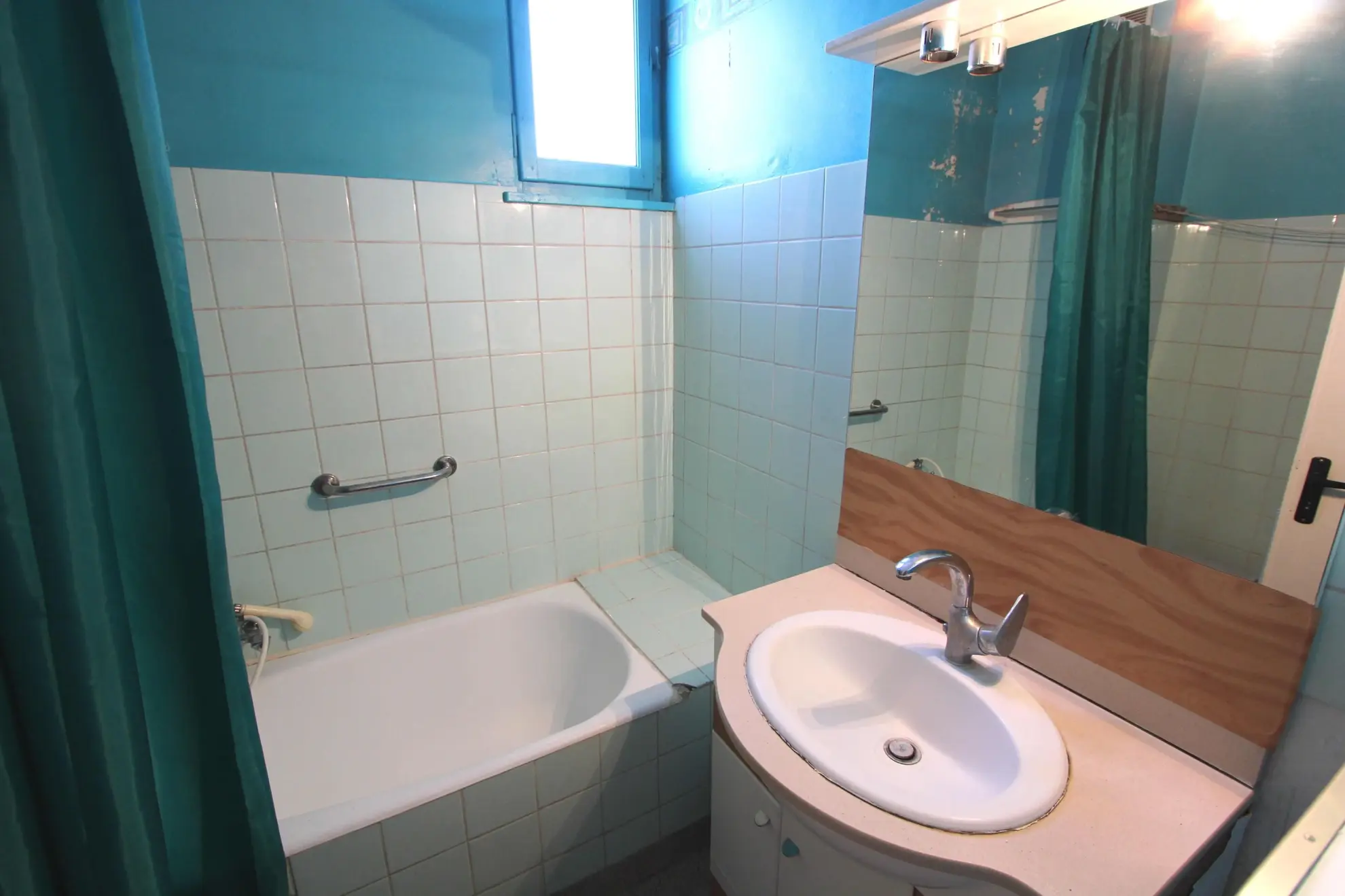 Appartement T3 à Ville La Grand avec balcon, cave et parking 