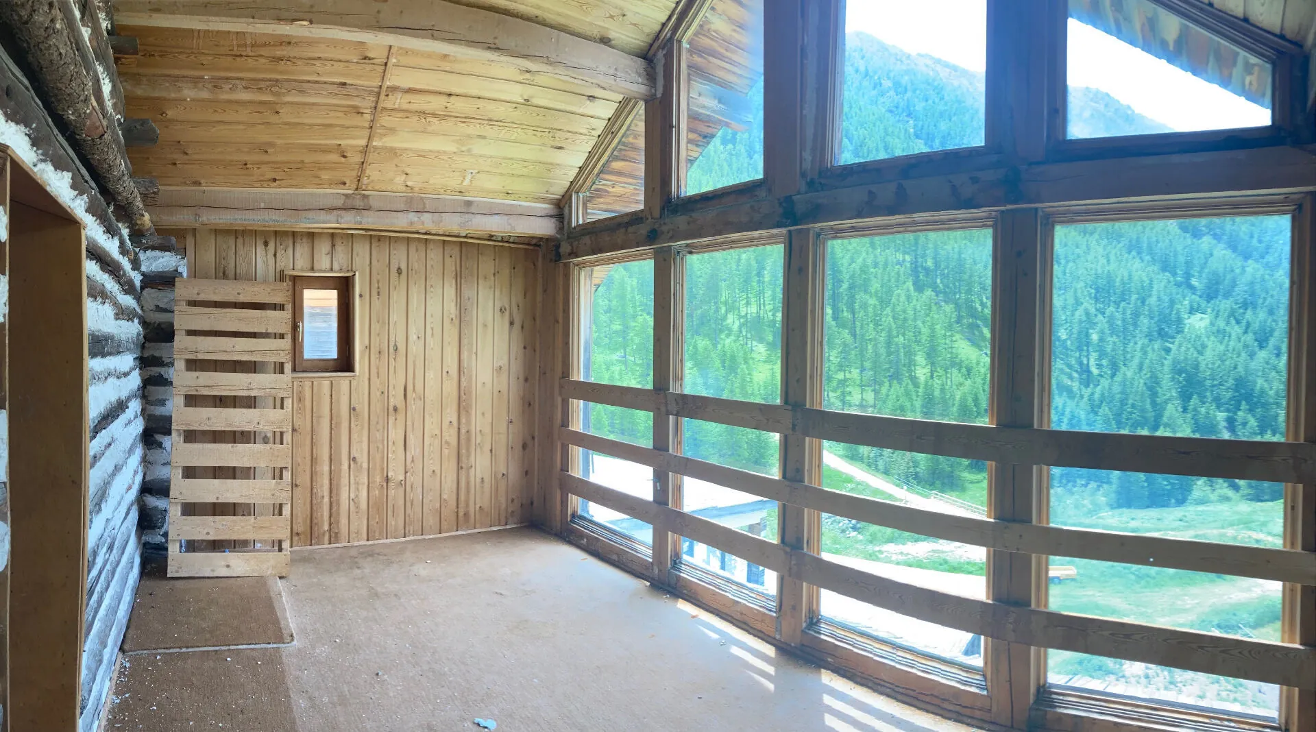 Chalet en bois à rénover à Molines en Queyras - 270 m² avec potentiel touristique 