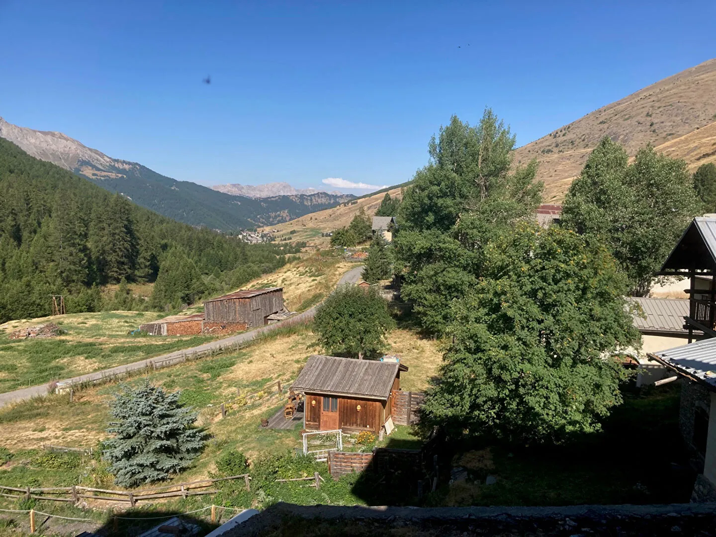 Chalet en bois à rénover à Molines en Queyras - 270 m² avec potentiel touristique 