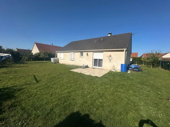 Maison de plain-pied à vendre à Poilly-lez-Gien, 89 m² avec garage et jardin