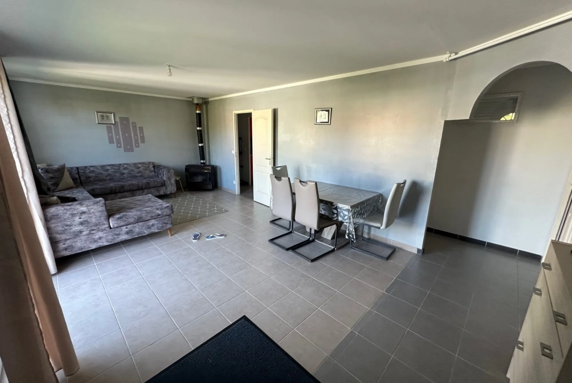 Maison de plain-pied à vendre à Poilly-lez-Gien, 89 m² avec garage et jardin 