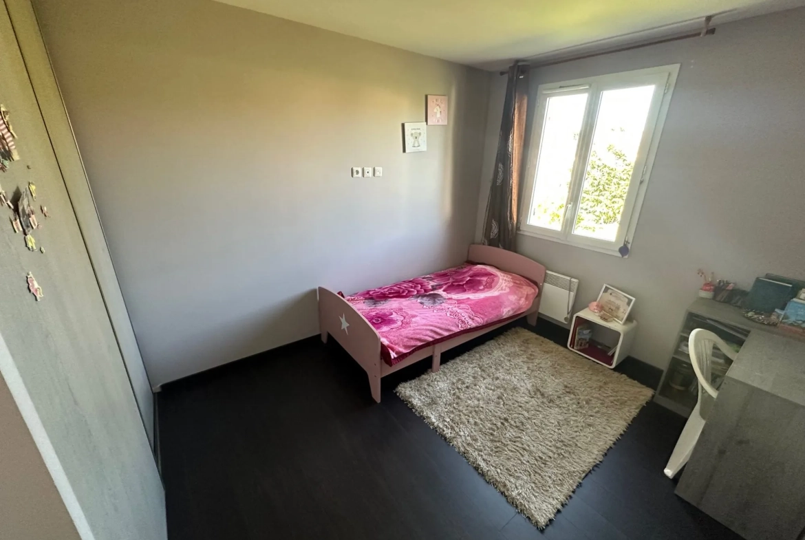 Maison de plain-pied à vendre à Poilly-lez-Gien, 89 m² avec garage et jardin 