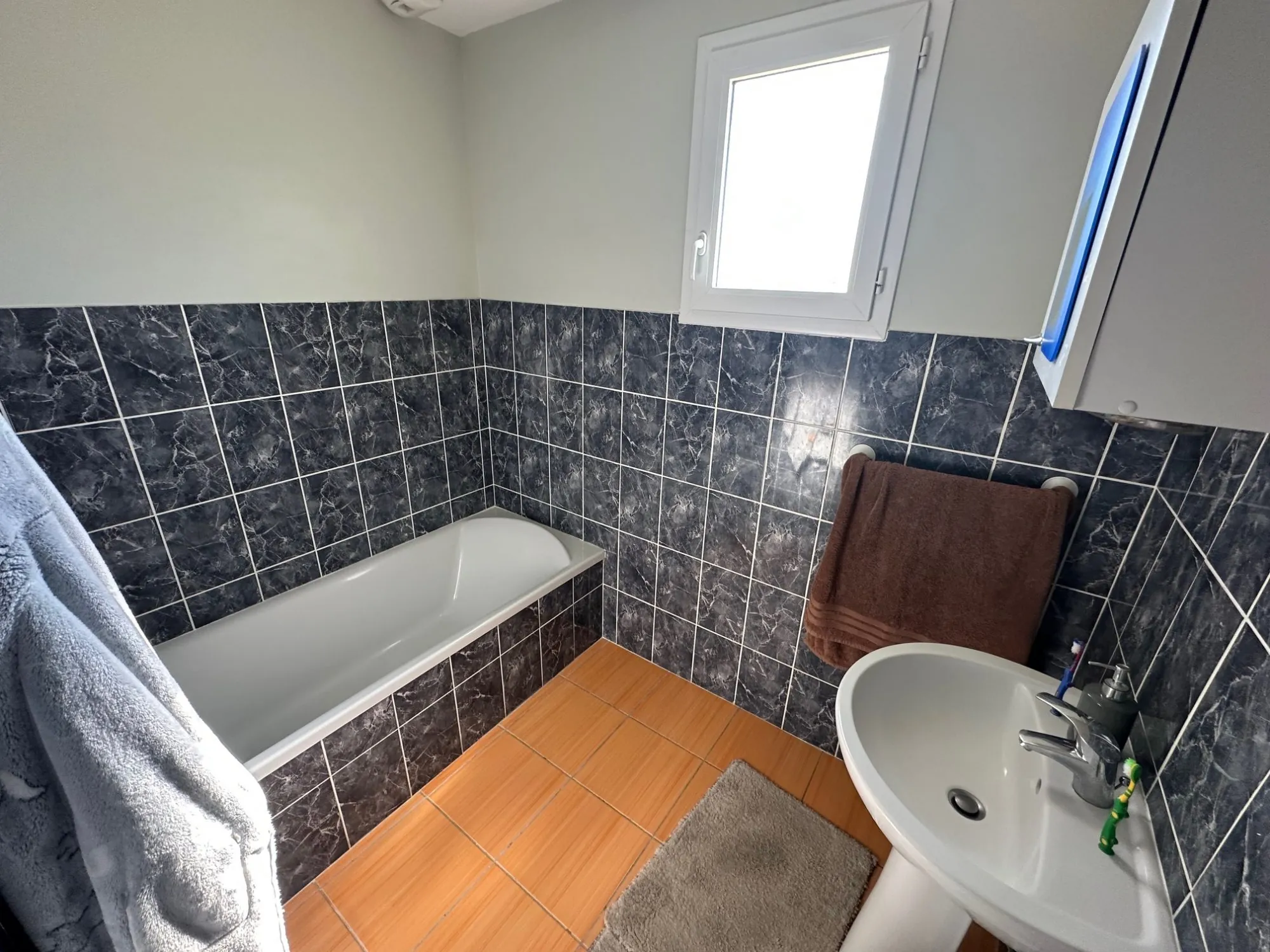 Maison de plain-pied à vendre à Poilly-lez-Gien, 89 m² avec garage et jardin 