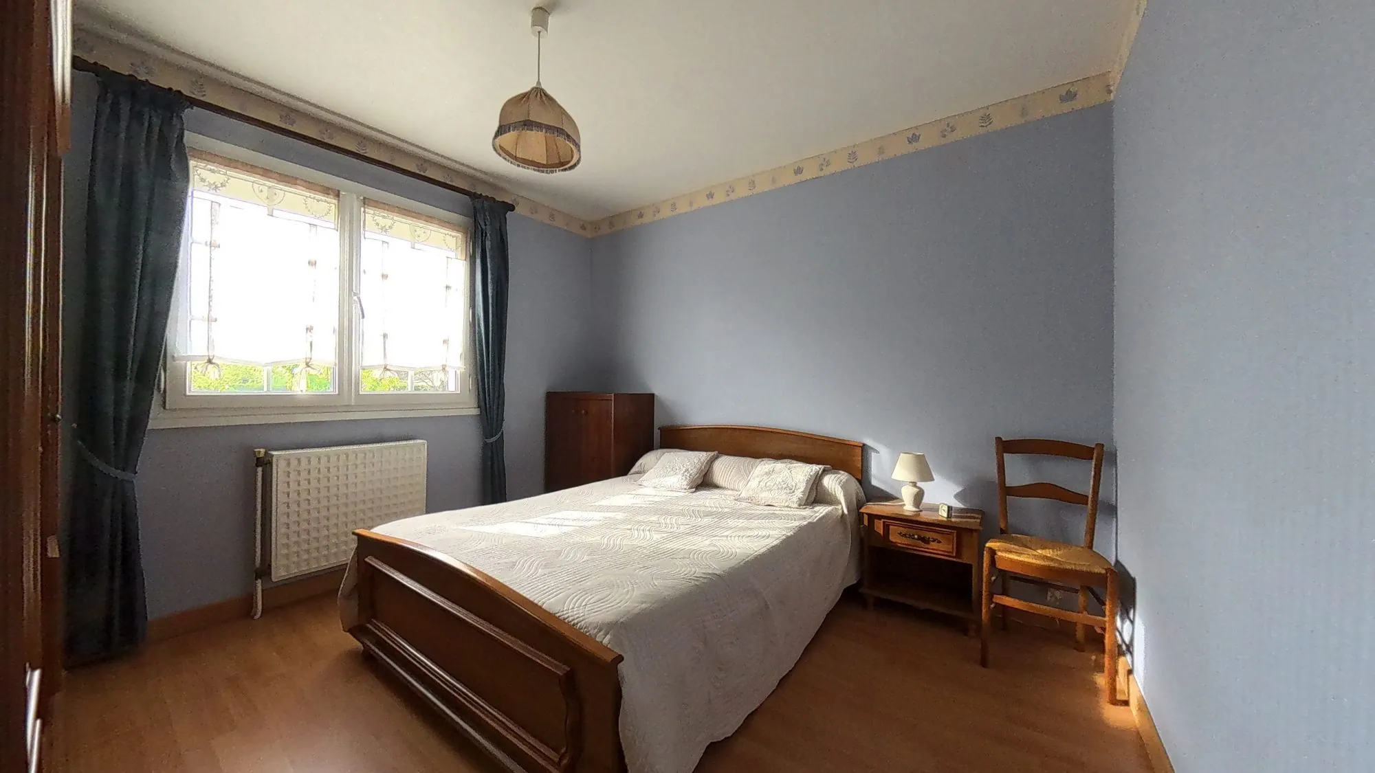 Maison à vendre à Neuville-de-Poitou avec jardin et grand espace intérieur 