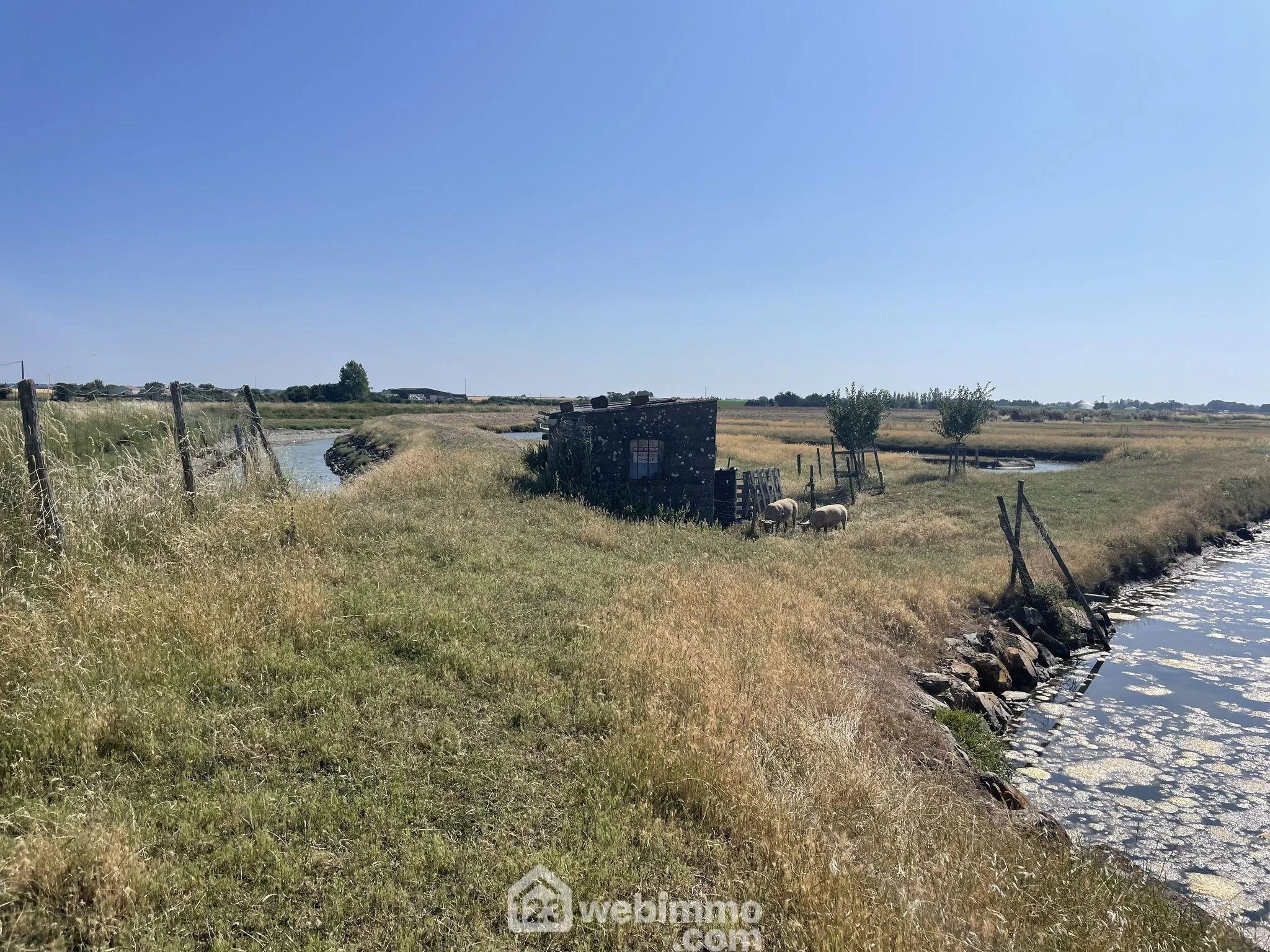Terrain de loisirs à Jard-sur-Mer pour pêche et détente en pleine nature 