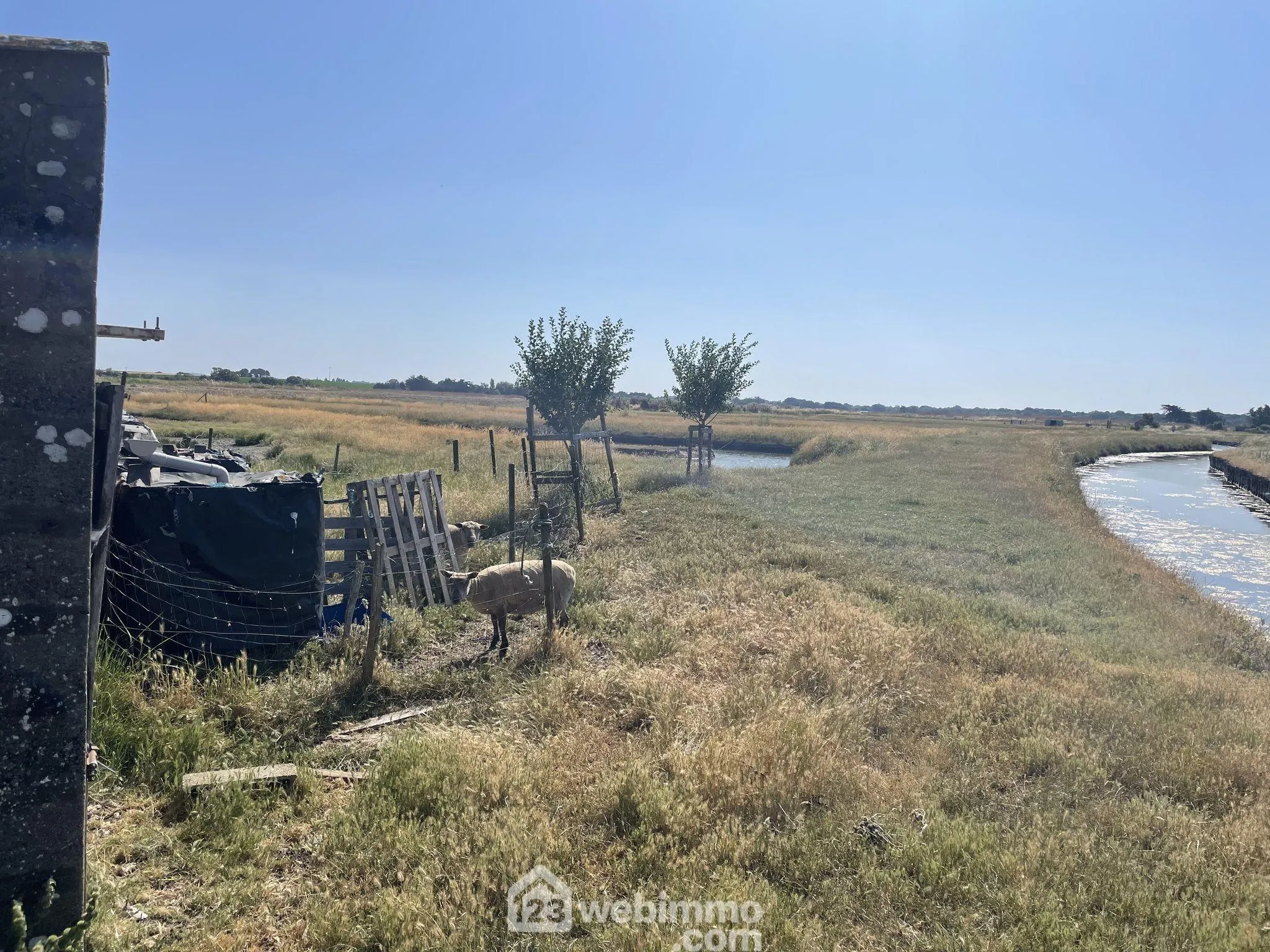 Terrain de loisirs à Jard-sur-Mer pour pêche et détente en pleine nature 