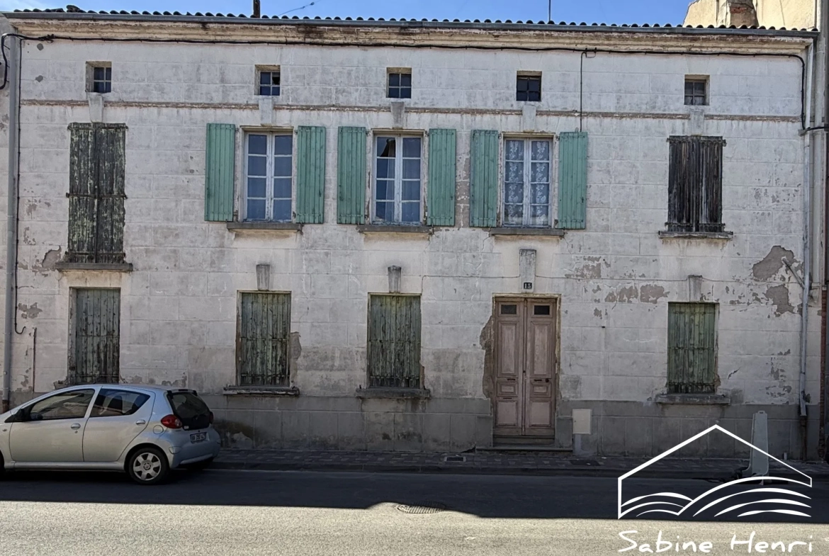 Maison ancienne à rénover avec grand jardin au centre-ville de Carmaux 