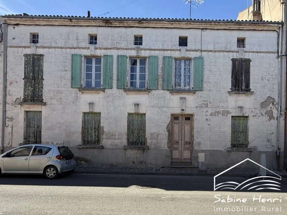 Maison ancienne à rénover avec grand jardin au centre-ville de Carmaux
